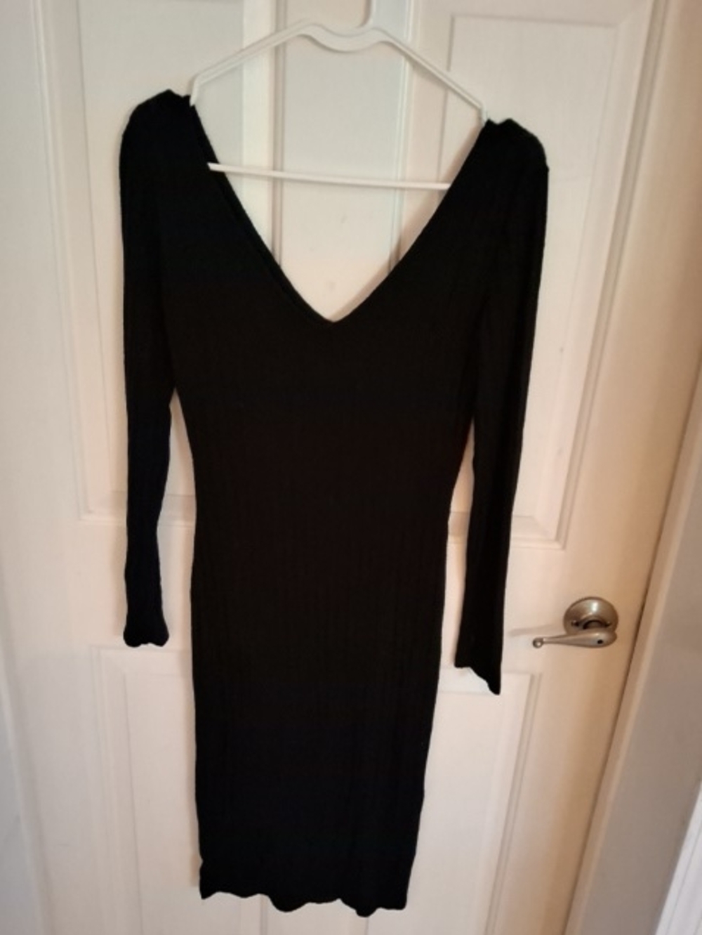 Heart & Hips Black Long-Sleeve V-Neck Knit Dress